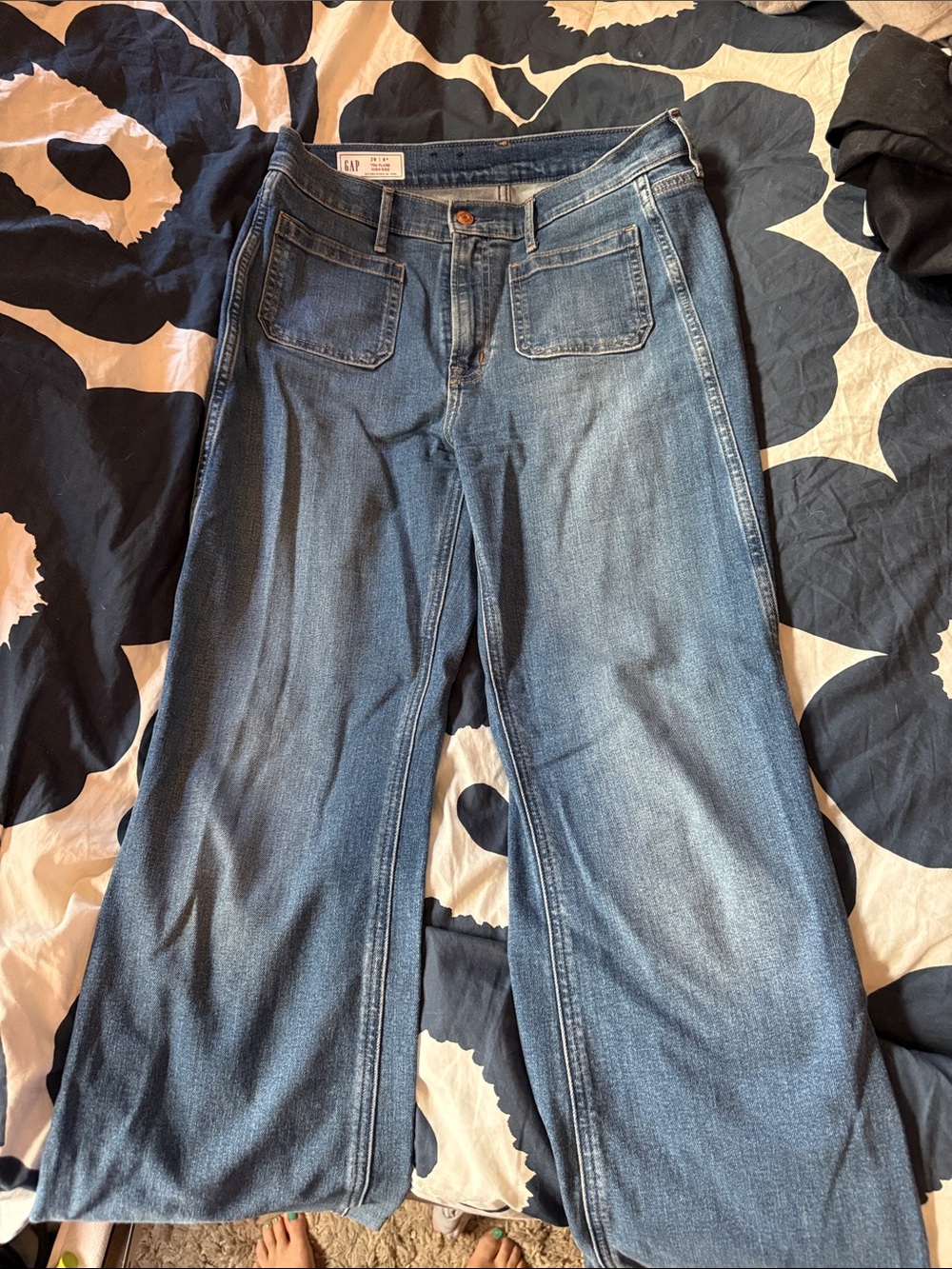 GAP Women's Wide-Leg Jeans in Dark Blue Wash